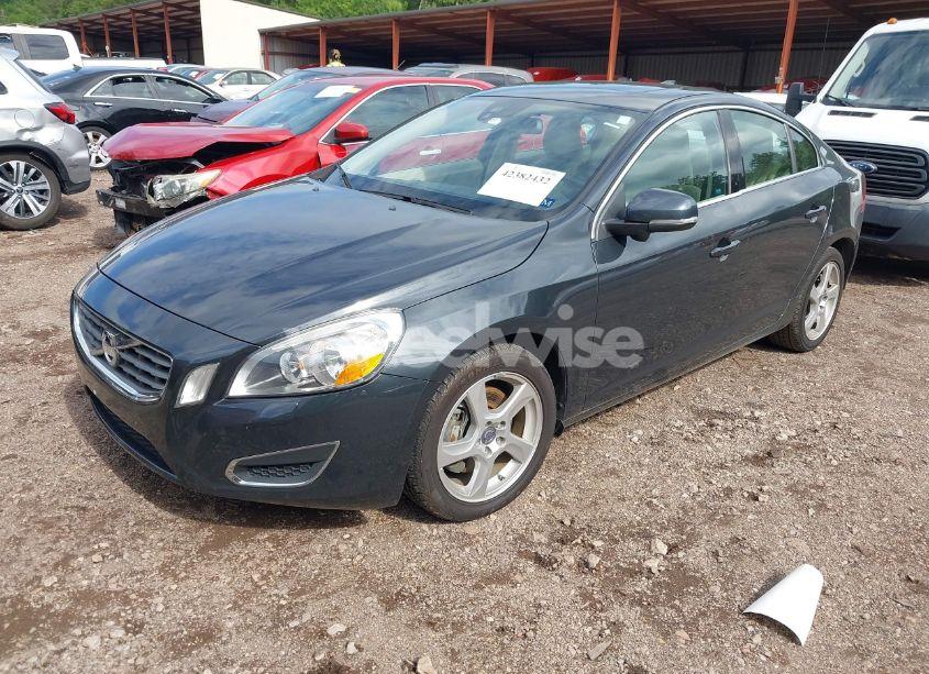 Photo 2 of 2013 Volvo S60 T5 (VIN YV1612FS7D2232224)