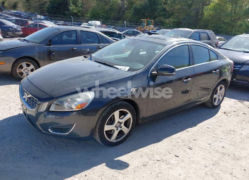Photo 2 of 2013 Volvo S60 T5/T5 PLATINUM/T5 PREMIER/T5 PREMIER PLUS (VIN YV1612FSXD2176182)