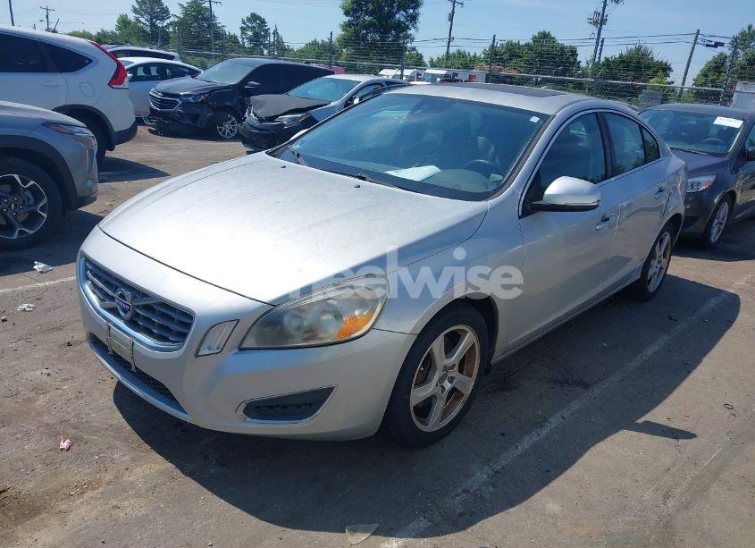 Photo 2 of 2012 Volvo S60 T5 (VIN YV1622FS2C2132057)