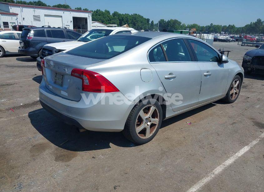 Photo 4 of 2012 Volvo S60 T5 (VIN YV1622FS2C2132057)