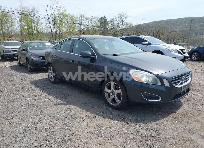 2012 Volvo S60 T5 (VIN YV1622FS4C2144565) main photo