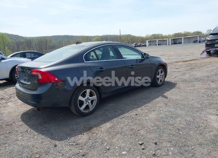Photo 4 of 2012 Volvo S60 T5 (VIN YV1622FS4C2144565)