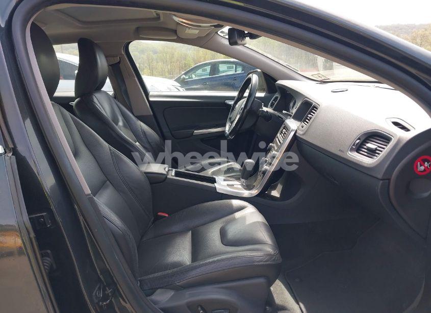 Photo 5 of 2012 Volvo S60 T5 (VIN YV1622FS4C2144565)