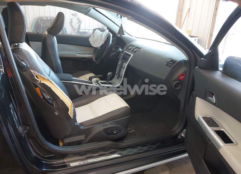 Photo 5 of 2011 Volvo C30 T5/T5 R-DESIGN (VIN YV1672MK1B2190373)