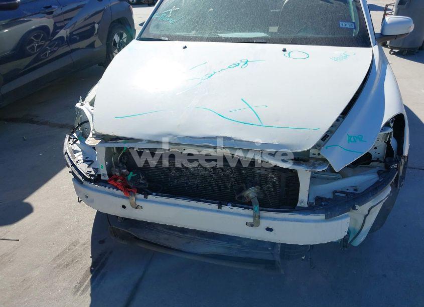 Photo 6 of 2013 Volvo C30 T5 (VIN YV1672MK1D2309378)