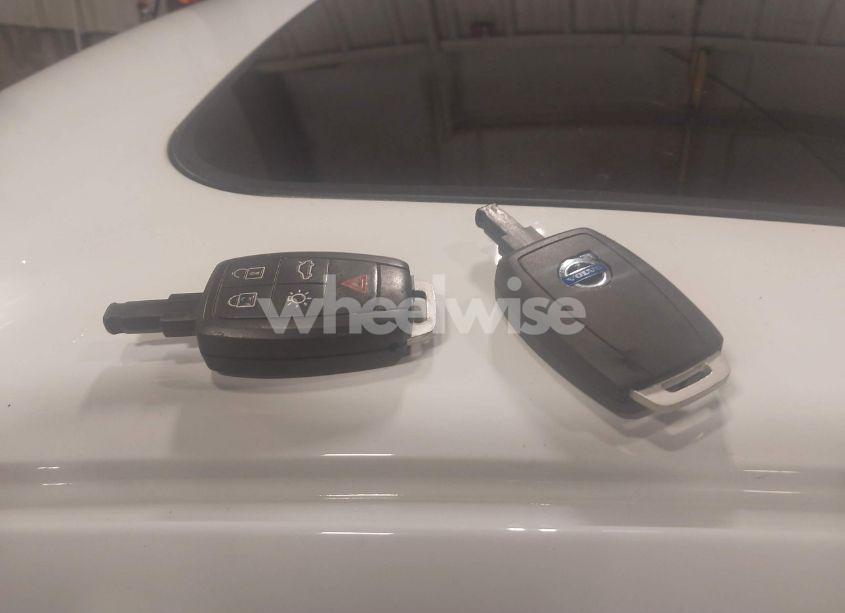 Photo 11 of 2011 Volvo C30 T5/T5 R-DESIGN (VIN YV1672MK3B2225625)