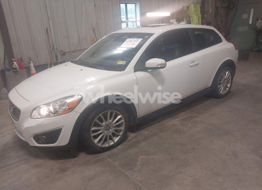 Photo 2 of 2011 Volvo C30 T5/T5 R-DESIGN (VIN YV1672MK3B2225625)