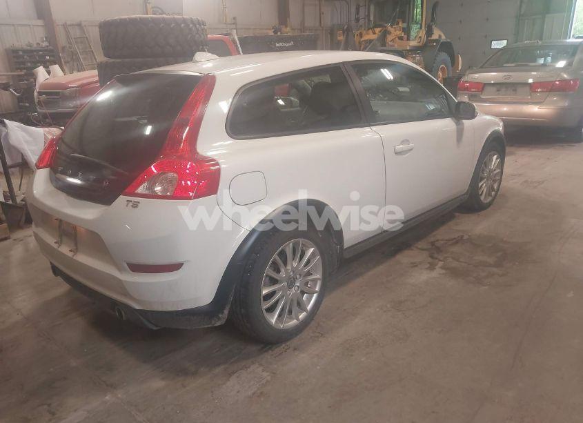 Photo 4 of 2011 Volvo C30 T5/T5 R-DESIGN (VIN YV1672MK3B2225625)
