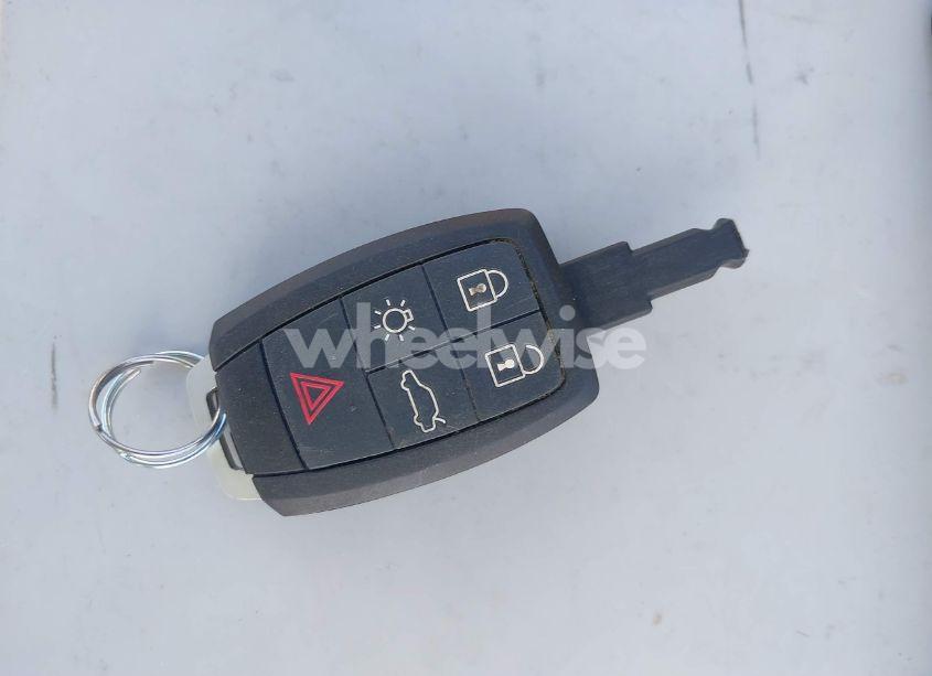 Photo 11 of 2011 Volvo C30 T5 (VIN YV1672MK4B2248010)