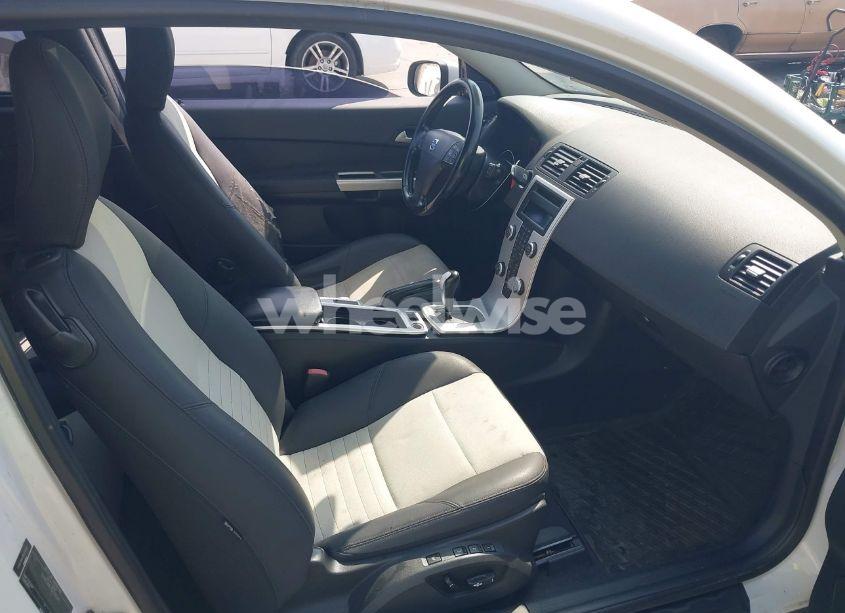 Photo 5 of 2011 Volvo C30 T5 (VIN YV1672MK7B2233341)