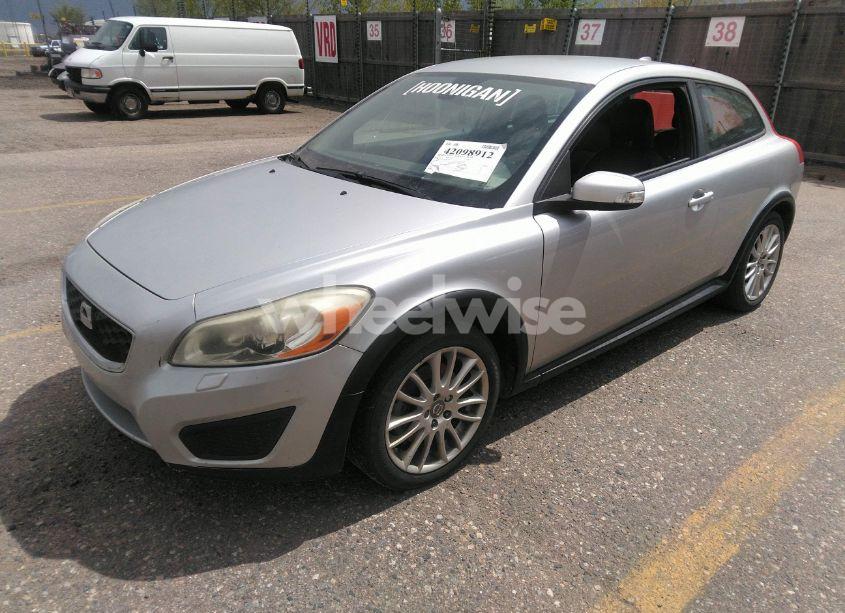 Photo 2 of 2011 Volvo C30 T5/T5 R-DESIGN (VIN YV1672MKXB2197371)