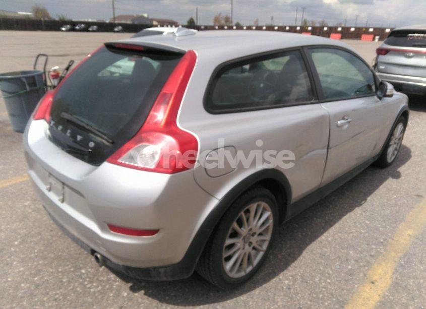 Photo 4 of 2011 Volvo C30 T5/T5 R-DESIGN (VIN YV1672MKXB2197371)