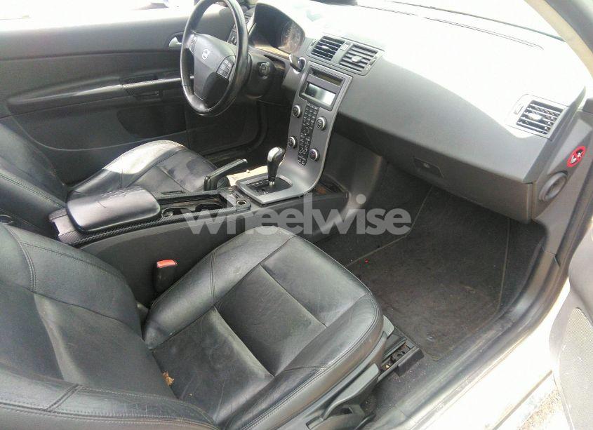 Photo 5 of 2011 Volvo C30 T5/T5 R-DESIGN (VIN YV1672MKXB2197371)