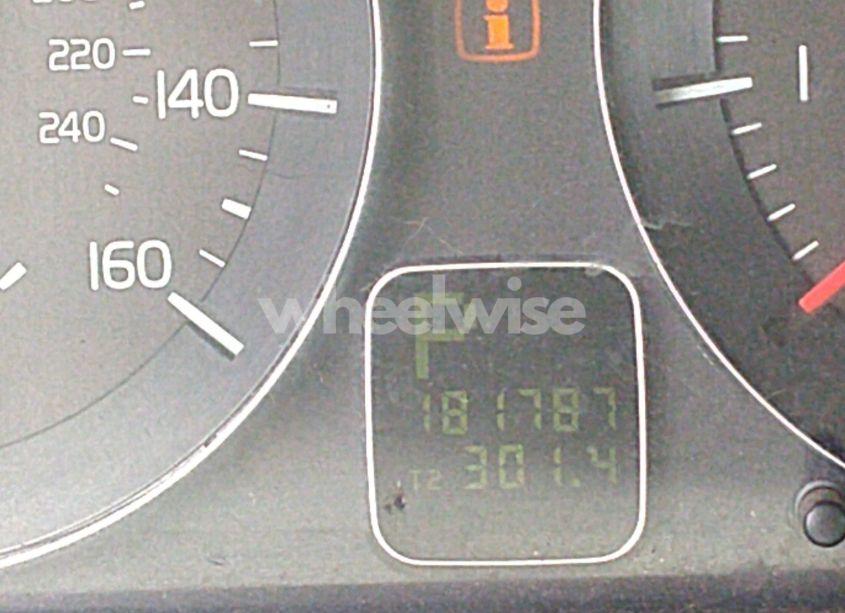 Photo 7 of 2011 Volvo C30 T5/T5 R-DESIGN (VIN YV1672MKXB2197371)