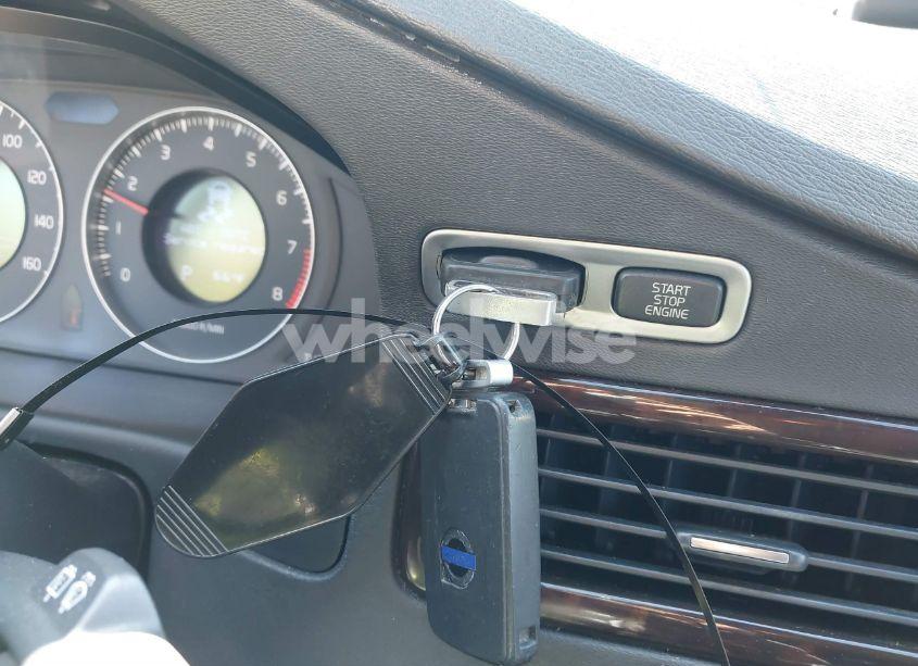 Photo 11 of 2010 Volvo V70 3.2/3.2 R-DESIGN (VIN YV1960BWXA1133314)