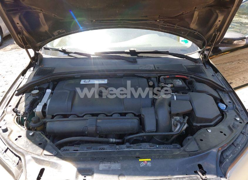 Photo 10 of 2010 Volvo V70 3.2/3.2 R-DESIGN (VIN YV1982BW6A1140038)