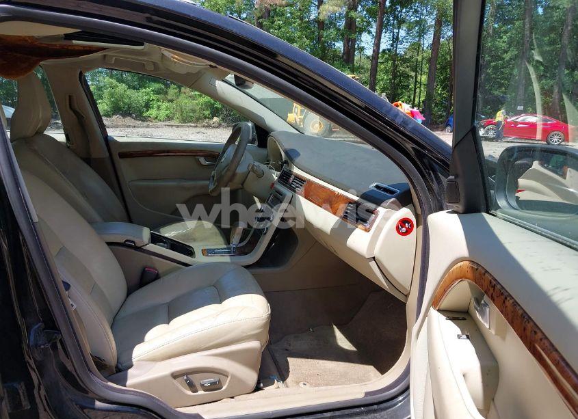 Photo 5 of 2010 Volvo V70 3.2/3.2 R-DESIGN (VIN YV1982BW6A1140038)