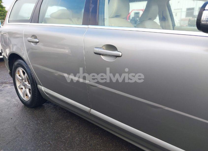 Photo 17 of 2008 Volvo V70 3.2 (VIN YV1BW982381047279)