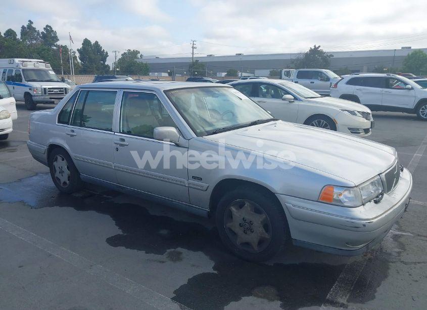 1998 Volvo S90 (VIN YV1KS9607W1138615) main photo