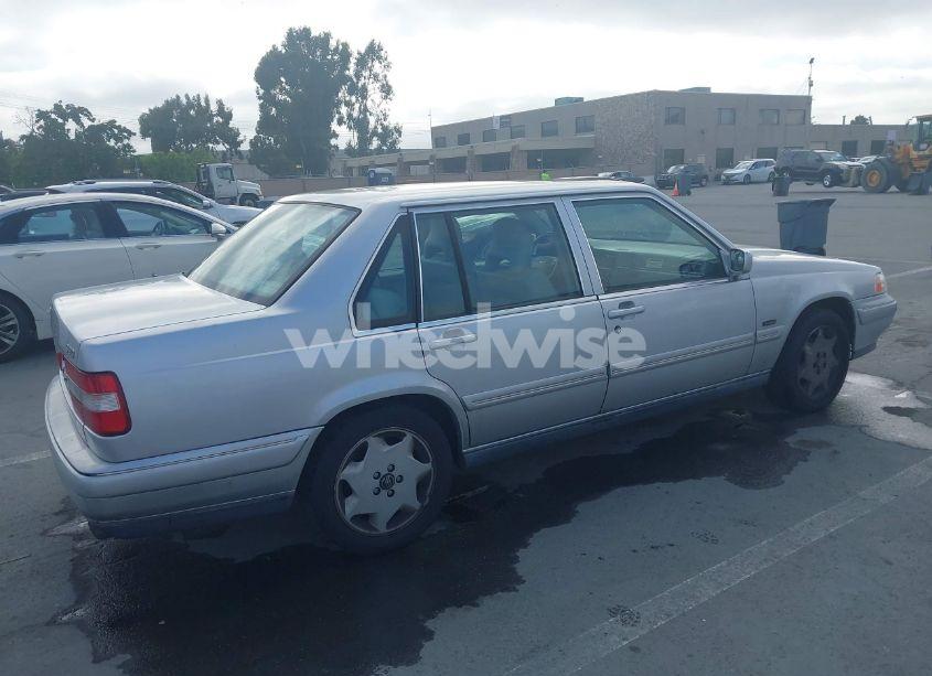 Photo 4 of 1998 Volvo S90 (VIN YV1KS9607W1138615)