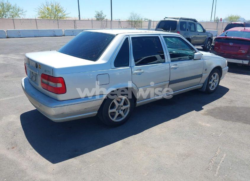 Photo 4 of 1999 Volvo S70 (VIN YV1LS55A0X2597598)