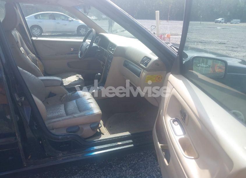 Photo 5 of 1999 Volvo S70 (VIN YV1LS55A8X2613644)