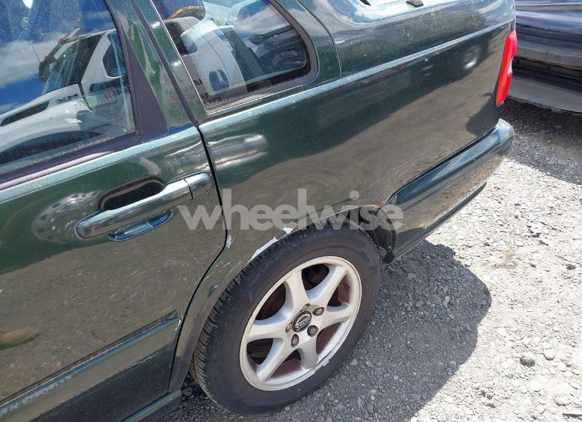Photo 6 of 1998 Volvo S70 GLT (VIN YV1LS5644W2447467)