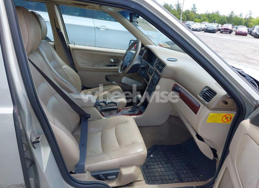 Photo 5 of 2000 Volvo S70 GLT/SE (VIN YV1LS56D5Y2661189)