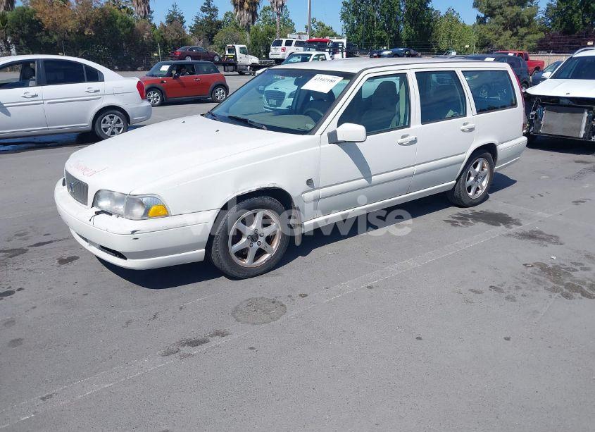 Photo 2 of 2000 Volvo V70 SE (VIN YV1LW61J4Y2646710)