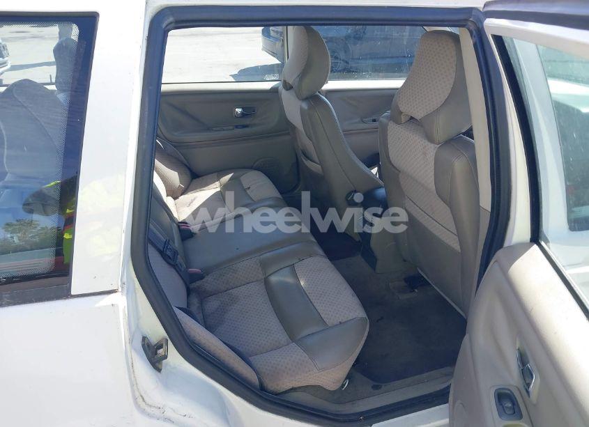 Photo 8 of 2000 Volvo V70 SE (VIN YV1LW61J4Y2646710)