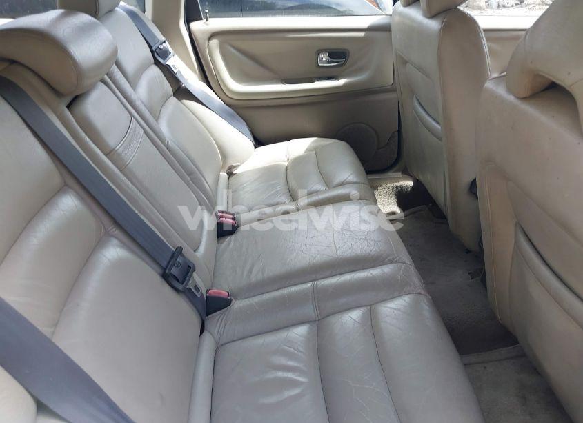 Photo 8 of 2000 Volvo V70 SE (VIN YV1LW61J7Y2650265)