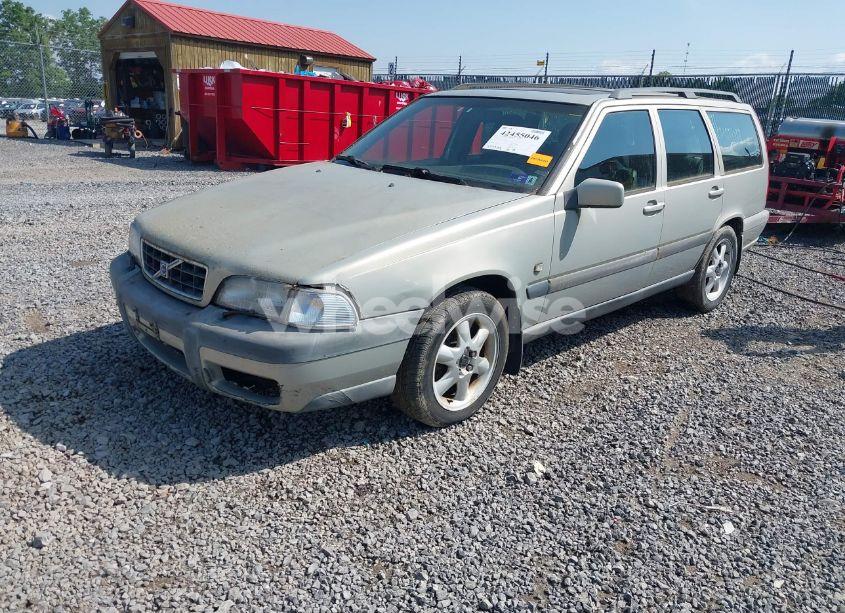 Photo 2 of 2000 Volvo V70 XC/XC SE (VIN YV1LZ56D9Y2721437)
