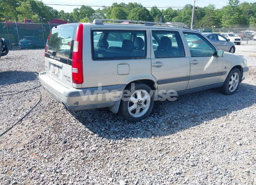 Photo 4 of 2000 Volvo V70 XC/XC SE (VIN YV1LZ56D9Y2721437)