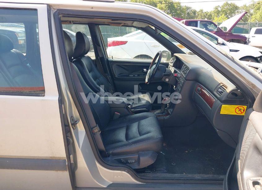 Photo 5 of 2000 Volvo V70 XC/XC SE (VIN YV1LZ56D9Y2721437)