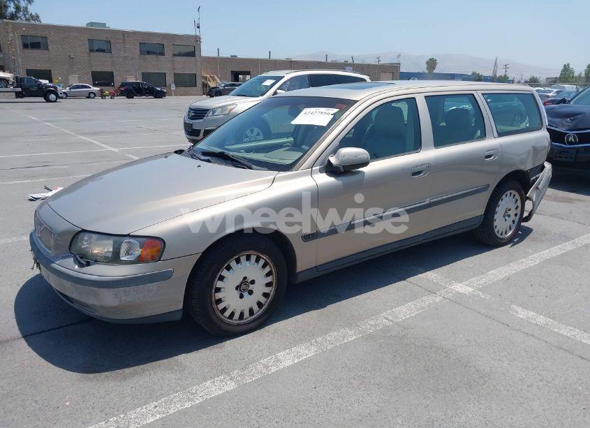 Photo 2 of 2001 Volvo V70 2.4T (VIN YV1SW58D911021608)