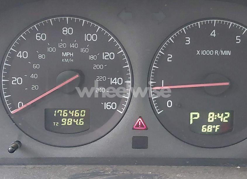 Photo 15 of 2002 Volvo V70 2.4T (VIN YV1SW58DX21185421)