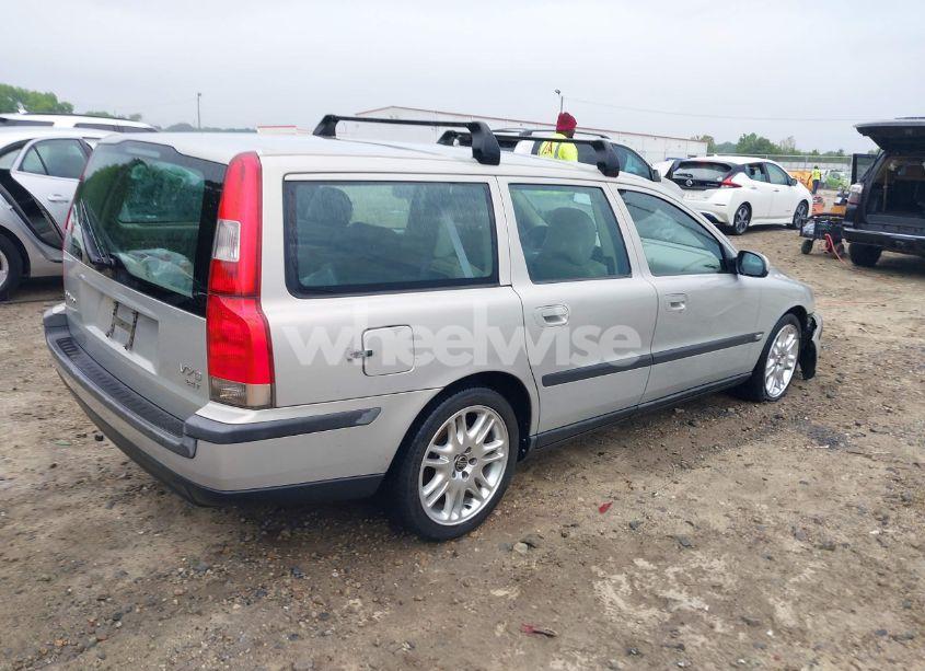 Photo 4 of 2002 Volvo V70 2.4T (VIN YV1SW58DX21185421)