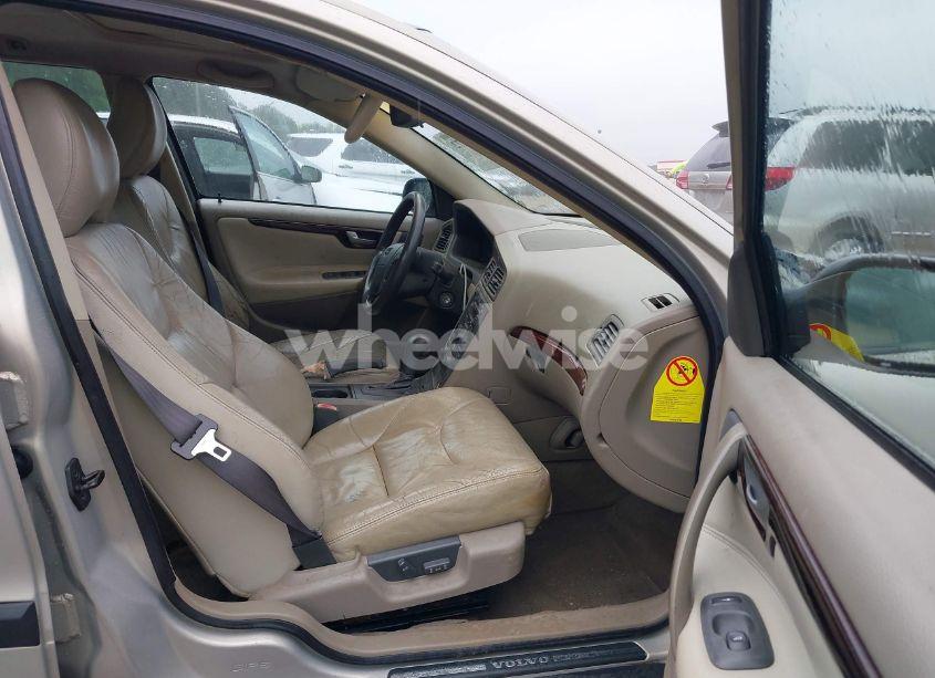Photo 5 of 2002 Volvo V70 2.4T (VIN YV1SW58DX21185421)