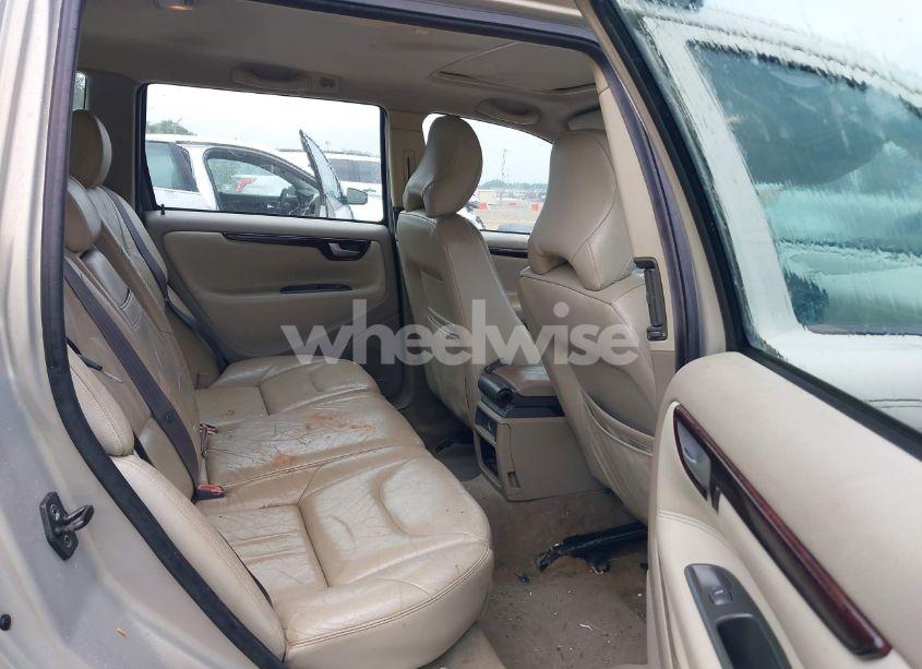 Photo 8 of 2002 Volvo V70 2.4T (VIN YV1SW58DX21185421)