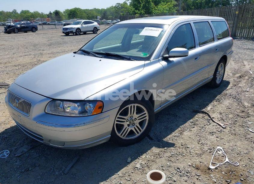 Photo 2 of 2006 Volvo V70 2.5T (VIN YV1SW592062557300)