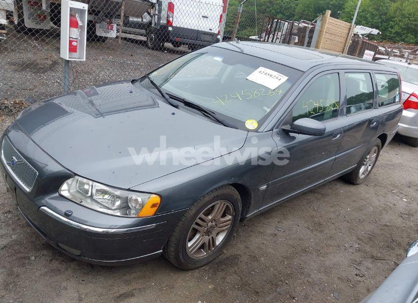 Photo 2 of 2006 Volvo V70 2.5T (VIN YV1SW592162531837)