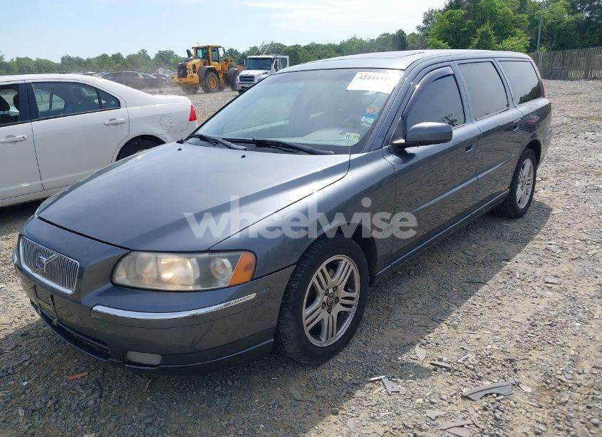 Photo 2 of 2006 Volvo V70 2.5T (VIN YV1SW592162556981)