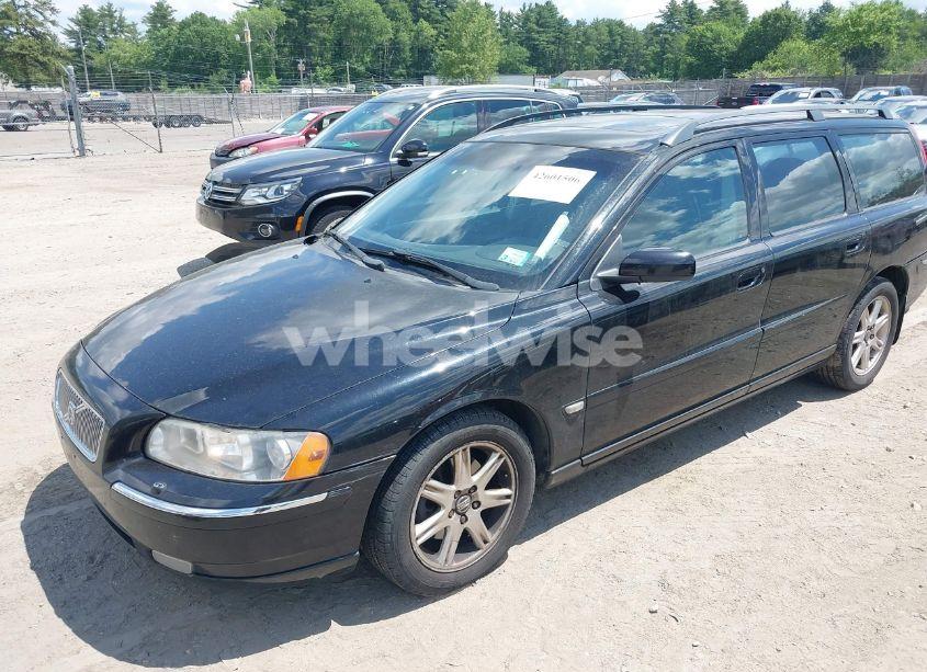 Photo 2 of 2005 Volvo V70 2.5T (VIN YV1SW592552509547)