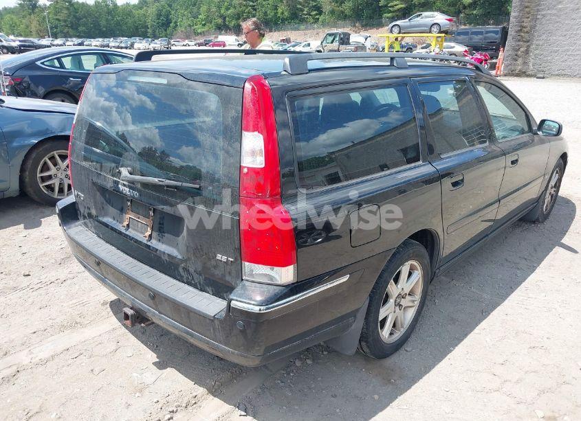 Photo 4 of 2005 Volvo V70 2.5T (VIN YV1SW592552509547)