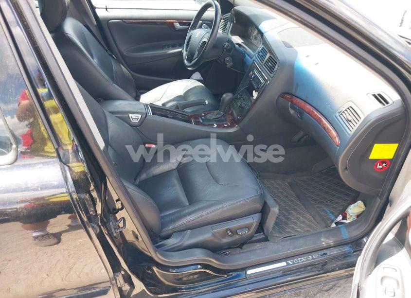 Photo 5 of 2005 Volvo V70 2.5T (VIN YV1SW592552509547)
