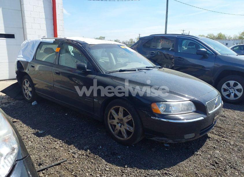 2005 Volvo V70 2.5T (VIN YV1SW592952480926) main photo