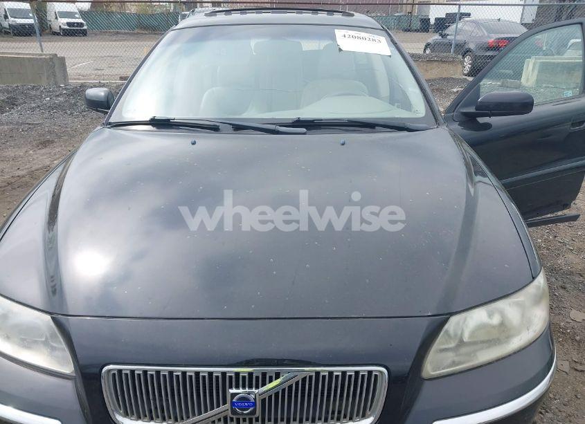 Photo 10 of 2005 Volvo V70 2.5T (VIN YV1SW592952480926)