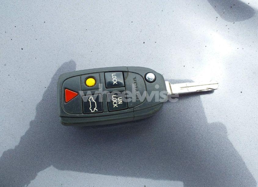 Photo 11 of 2005 Volvo V70 2.5T (VIN YV1SW592952480926)