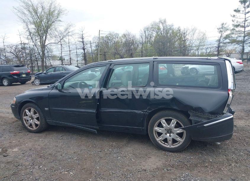 Photo 14 of 2005 Volvo V70 2.5T (VIN YV1SW592952480926)