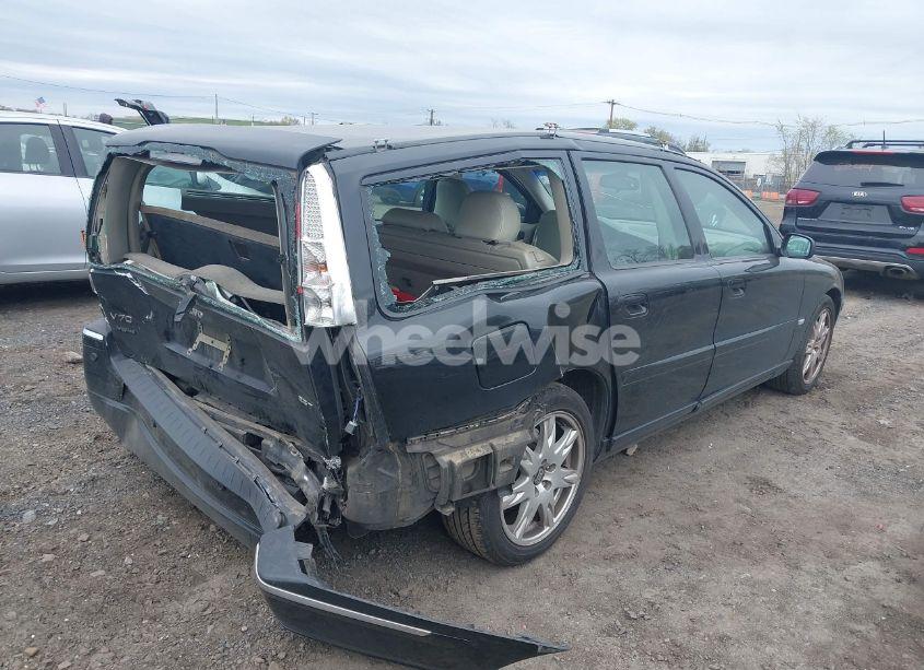 Photo 4 of 2005 Volvo V70 2.5T (VIN YV1SW592952480926)